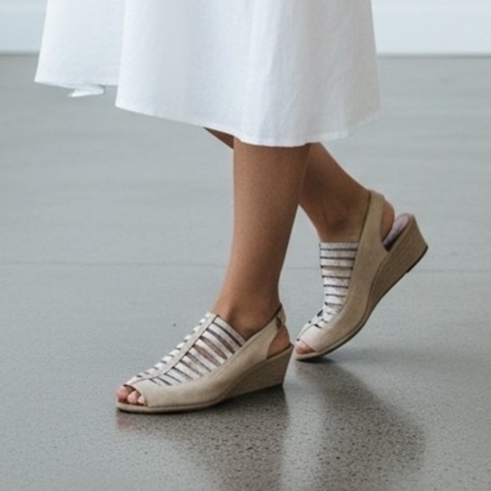 Gentle Souls Kenneth Cole Liliana Beige Leather Cagedโ Wedge Sandals Womens 8M
